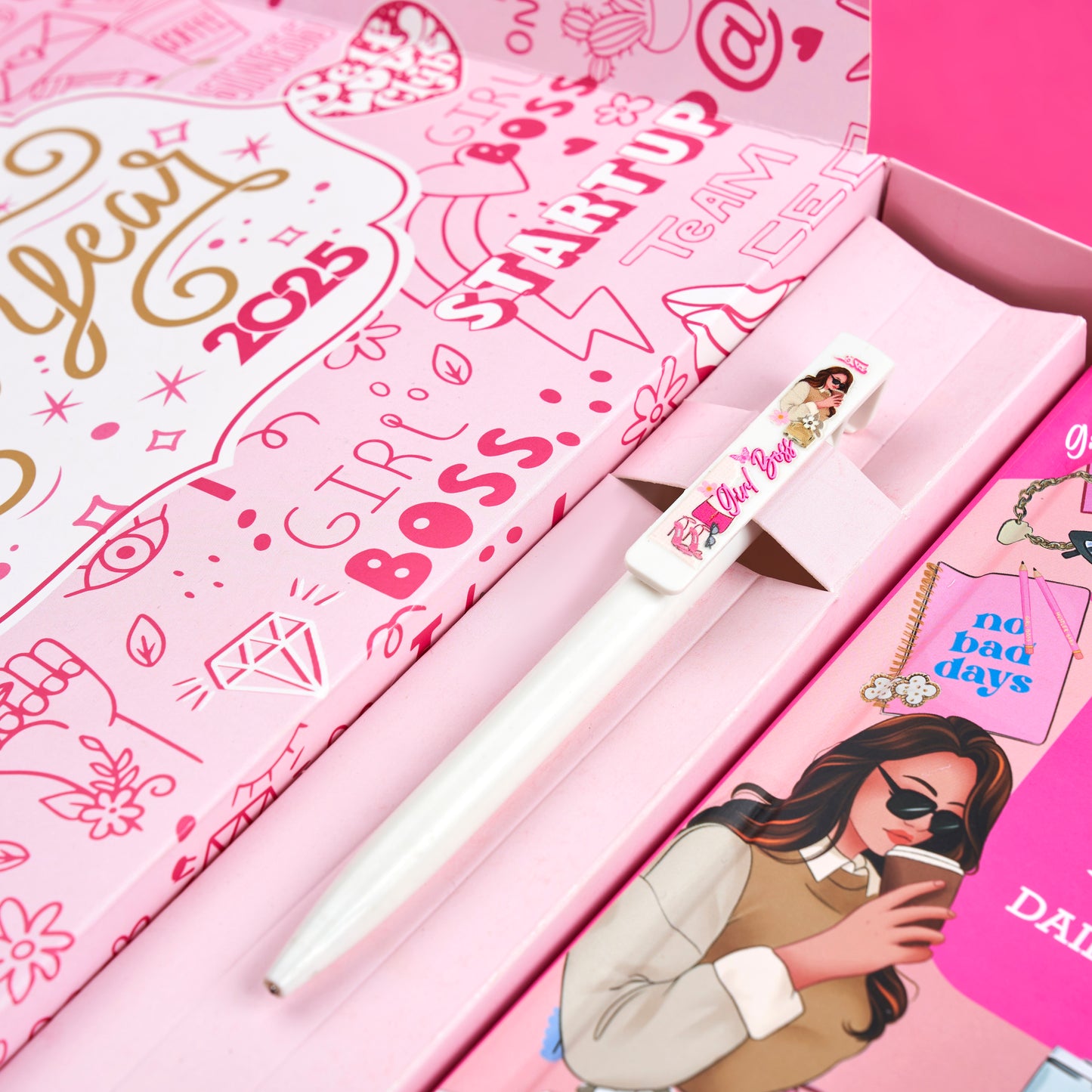 Mofkera | مفكرة | Girl Boss | 2025 Agenda Gift Box