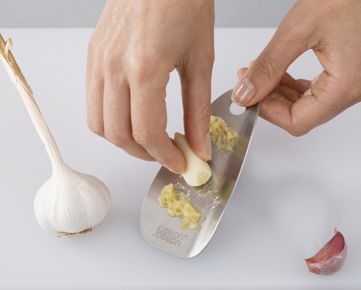 Joseph Joseph - Shred-Line™ Garlic & Ginger Grater